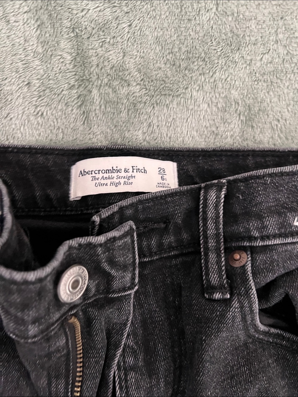 Abercrombie ankle straight ultra high rise 28